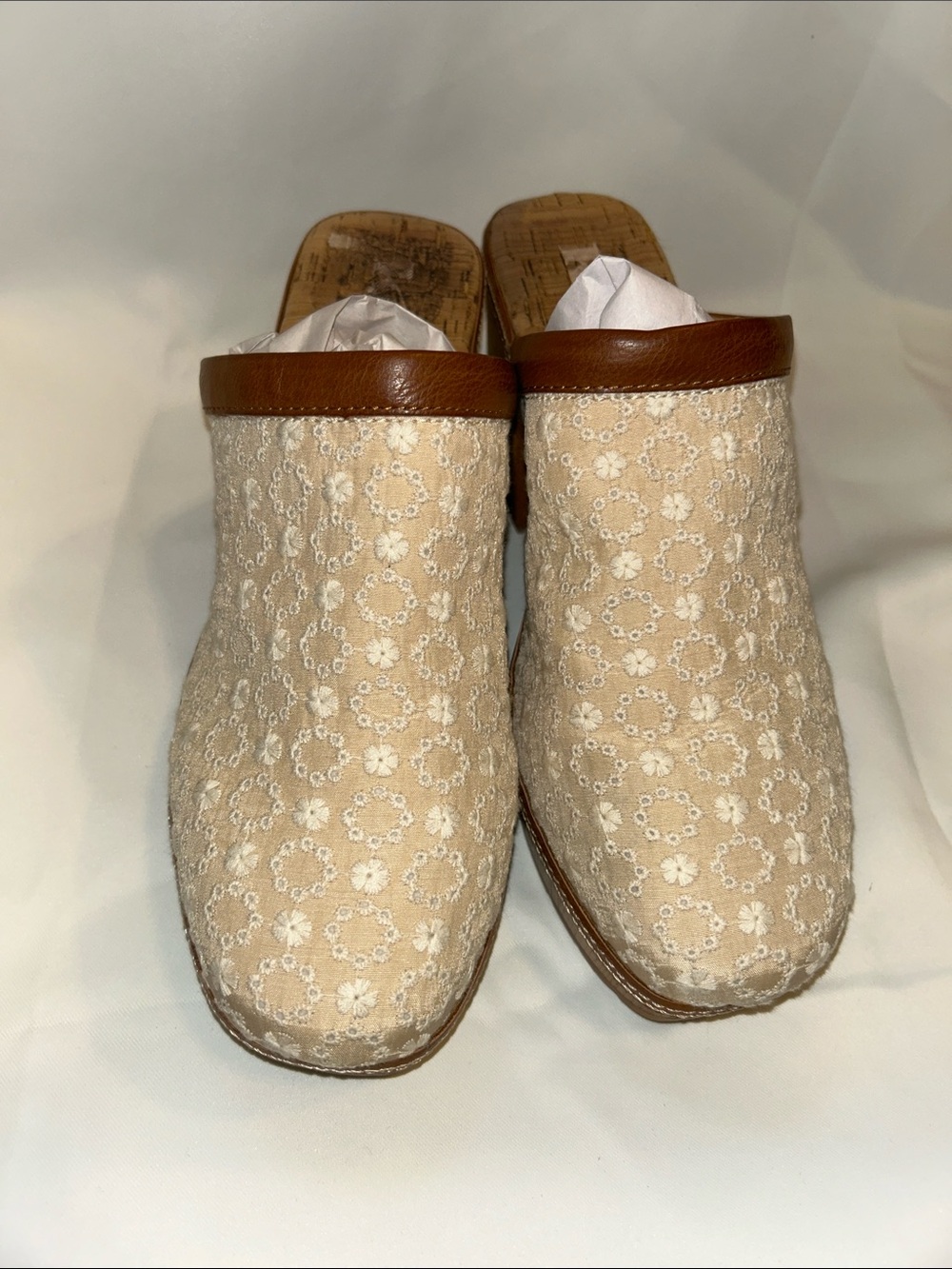 Korks Lori Congo Embroidered Boho Cottage Chunky Faux Wood Heeled Clog Mules 9 - Picture 4 of 15